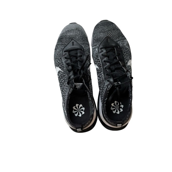 Nike Women’s AirMax Flyknit Racers size 8.5 EUC  black and white - Picture 2 of 6